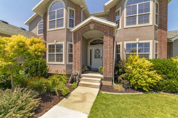 Cost of Transom Window Replacement in Puyallup